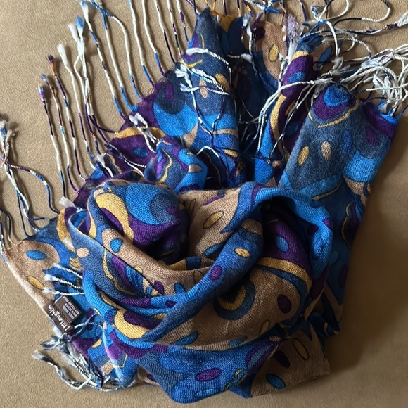 J.McLaughlin scarf. 100% wool - Picture 4 of 6